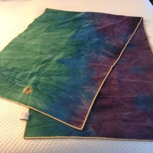 Skidless yoga towel